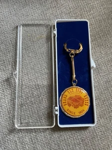 Grand Ole Opry Schlüsselanhänger Key Vintage siehe Bilder seit 1925 goldfarben - Bild 1 von 10