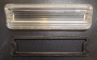 1964 OLDSMOBILE PARK TURN LIGHT LAMP LENS 5955255 GUIDE 3 SAE R 64 ORIGINAL OEM - Image 1 of 4