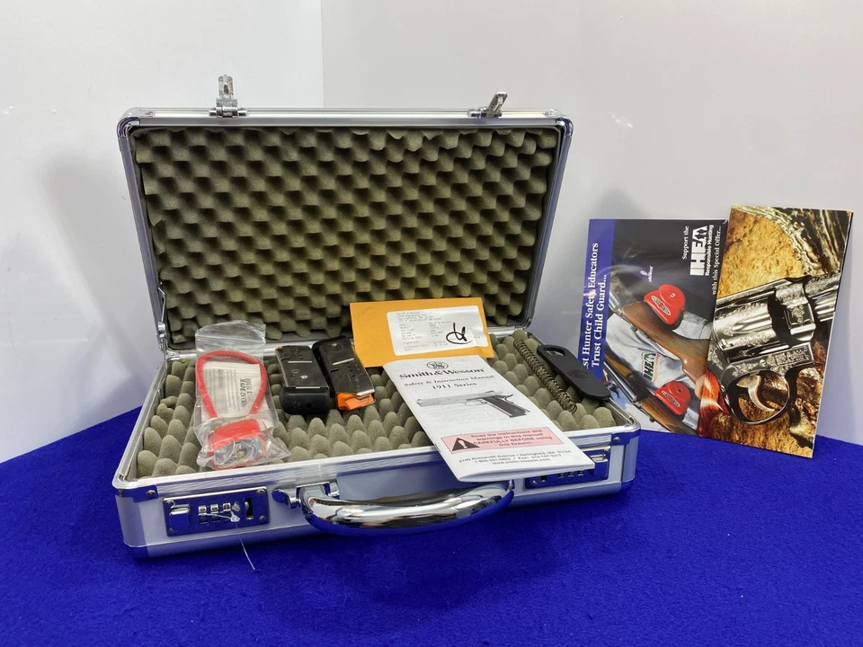 Smith&Wesson Performance Center Aluminum Case *Includes 2 1911 9MM 10rd Mags* - Image 1 of 4