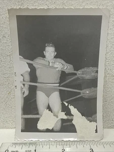 Vintage Snapshot Photo Amateur Wrestler Posing on the Ropes Wrestling Fighting - Picture 1 of 3