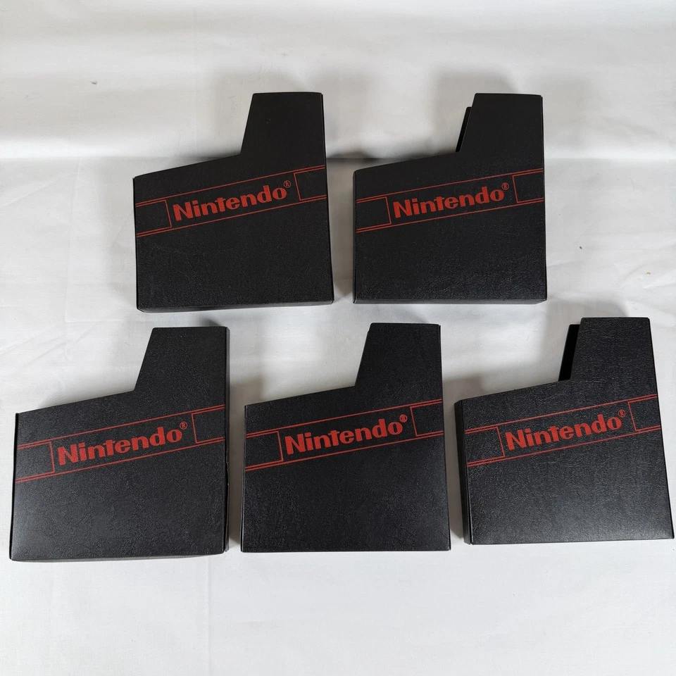 Lote de 5 Cubiertas Antipolvo Cartucho Nintendo NES Auténticas, Logo Rojo, Limpias y Listas Foto 1 de 3