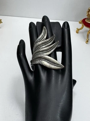 Extravagant Vintage Silver Tone Statement Leaf Ring Size 7 Costume Jewelry Ring - Image 1 of 4