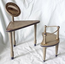 VINTAGE WOODEN DOLLS/TEDDY DRESSING TABLE & CHAIR SET WITH UNKNOWN MAKERS MARK