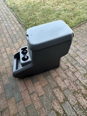 Nissan NV 2500 3500 NV2500 NV3500 2012-2020 consola central reposabrazos delantero Foto 1 de 4