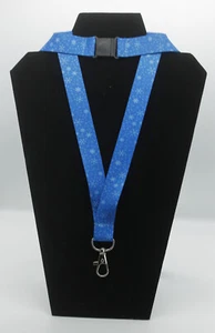 1 x SNOWFLAKES Pretty Blue Winter Christmas Festive Breakaway Lanyard: FREE P&P - Picture 1 of 3