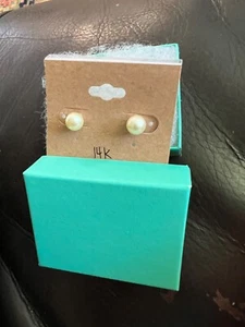 Cultured Pearl Earring Studs 7.4 mm and 14k white Gold Posts, Vintage with box - Picture 1 of 6