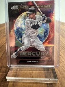 2024 Juan Soto Topps Chrome Cosmic Planetary Pursuit Mercury #PPM-10 custodia Hit SP - Foto 1 di 2