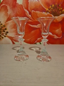 Juego de 2 candelabros de cristal estriado Mikasa 6 1/4" - Imagen 1 de 4