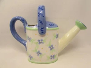 Lata de agua Summer Breeze de Pfaltzgraff flores azules, cuadros amarillos y enrejado H - Imagen 1 de 3