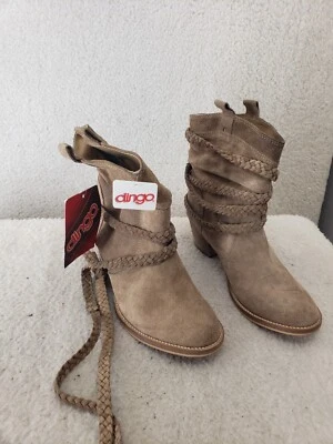 Dingo Mujeres Botas 8.5 Beige Gamuza Tirar Vaquera Occidental Tobillo Bloque Tacón Zapatos Foto 1 de 4