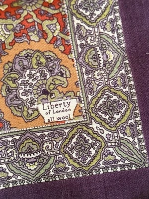 BUFANDA LIBERTY VINTAGE 1960-70 EN LANA FINA COLOR BERENJENA Y MOSTAZA Foto 1 de 4