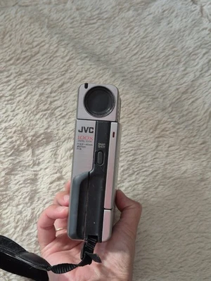 JVC GR-DVP1E DIGITAL VIDEO CAMERA Vintage Spares or Repairs - Image 1 of 4