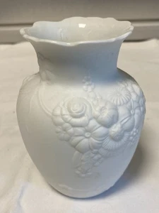 KAISER BISQUITPORZELLAN VASE SIGNIERT NUMMERIERT WEISS + BAUCHIG + RELIEF - Bild 1 von 5