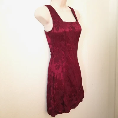 Charolette Russe 品牌优秀勃艮第葡萄酒锦缎连衣裙青少年尺寸 11 — 第 1/4 张图片