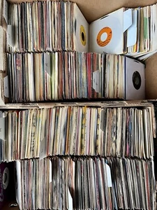 LOT: 45rpm JUKEBOX RECORDS (40) - Rock Pop Mixed Genres - 1950's-1980's US Vinyl - Picture 1 of 4
