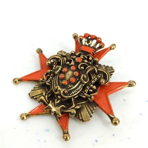 Broche prendedor vintage esmalte rojo cruz maltesa tono dorado 2" - Imagen 1 de 6