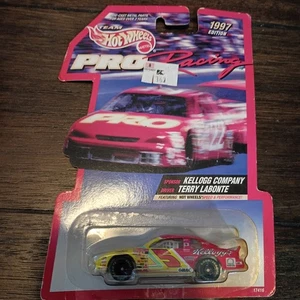1997 Team Hot Wheels Pro Racing Terry Labonte No 5 Diecast 1:64 Monte Carlo - Picture 1 of 2