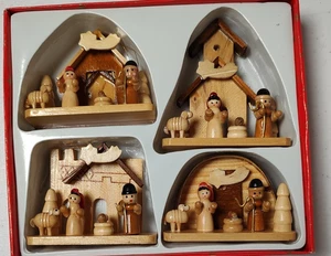 4 Addobbi Albero di Natale Tedesco Vintage Presepe in Legno - Foto 1 di 10