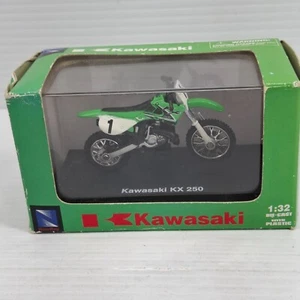 Nuevo Ray Kawasaki KX 250 escala 1:32 diecast estuche rígido llantas plateadas Lil Xtreme 2003 - Imagen 1 de 5