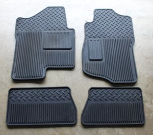 Chevrolet Silverado 2007-2013 juego de alfombrillas de goma negras OEM-4 - Imagen 1 de 15
