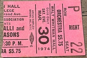 Boleto de concierto Frankie Valli & The 4 Seasons 30 de marzo de 1974 Walt Whitman - Imagen 1 de 2
