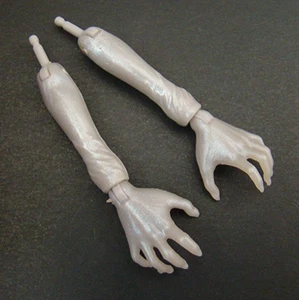 Monster High Doll G1 Mouscedes King Pair Of Replacement Arms With Hands - Picture 1 of 1
