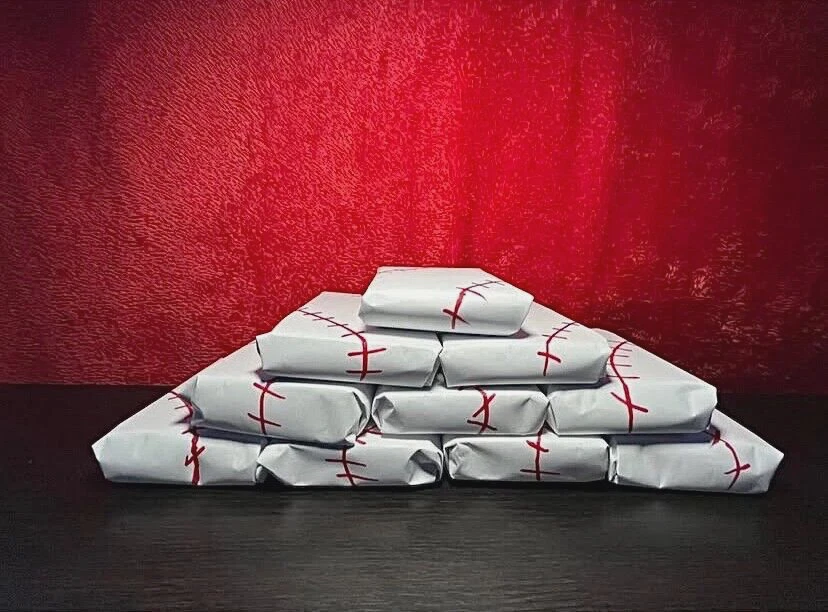 HUGE INVENTORY  SPORTS CARD COLLECTION LOT COLOR ROOKIES NUMBERED AUTOS SLABS - Image 1 of 2