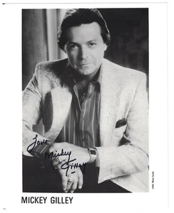 Mickey Gilley Signed Autographed 8 x 10 Photo Country Music Singer - Picture 1 of 1