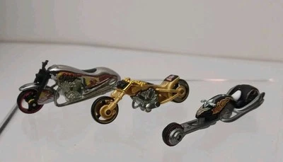 3 HotWheels Diecast Motorcycles 2000 Blast Lane 1996 Scorchin Scooter Hammersled - Image 1 of 4