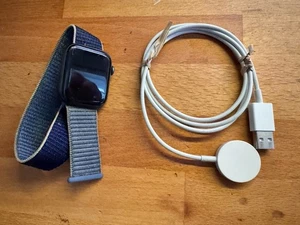 Apple Watch Series 6 44mm GPS Aluminiumgehäuse Space Grau - Bild 1 von 6