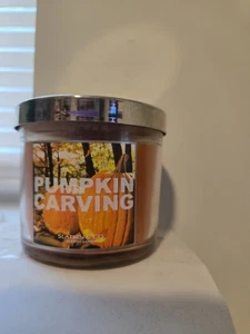 BATH AND BODY WORKS PUMPKIN CARVING CANDLE 4 OZ - Picture 1 of 3