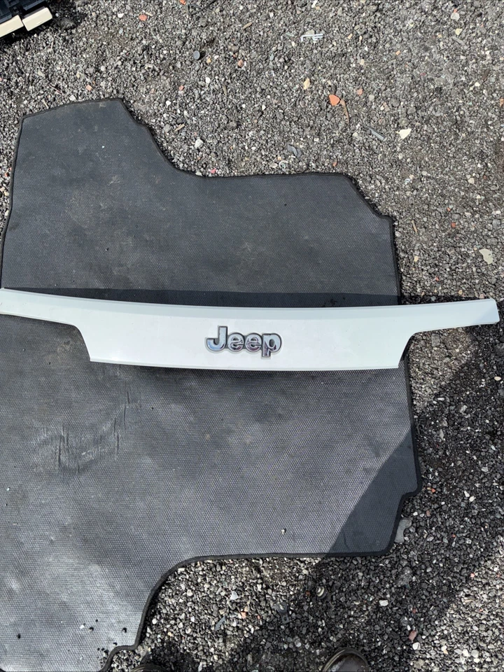 Jeep Grand Cherokee 2014-2016 puerta trasera puerta levadiza escotilla trasera con cámara OE T0496 DG Foto 1 de 4