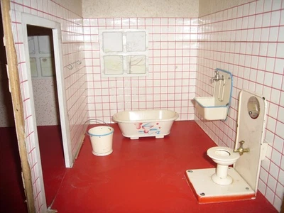 PUPPENHAUS, Badezimmer, Waschbecken, Toilette, alt, BLECH, Metall, Puppenstube - Bild 1 von 4