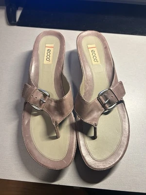 Sandalias de cuña de cuero para mujer ECCO talla 41 EE. UU. 10 malva hebilla tanga cómodas Foto 1 de 4