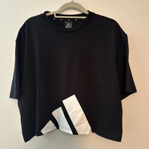 Adidas Cropped T Shirt Damen Schwarz Weiß Logo Tee XL Neu mit Etikett - Bild 1 von 3