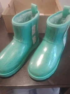 UGG Classic Clear Mini Stivali Invernali Scarpe da Pioggia Donna Taglia 6 Blu Pull On - Foto 1 di 10