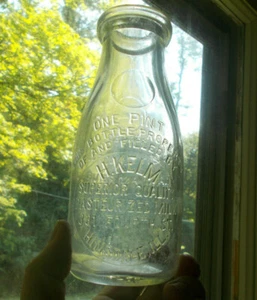 HINSDALE,ILL H.KELM 331 FOURTH ST PINT SLUG PLATE EMB MILK BOTTLE - Picture 1 of 6