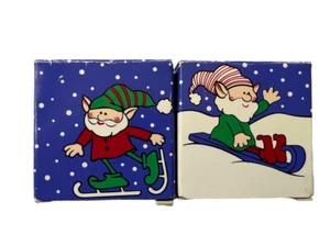 Jabón AVON Elves At Play - Elf en trineo y patines - Poinsettia y muérdago - Imagen 1 de 5