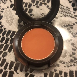 BNWOB, 100% Authentic MAC Matte Eyeshadow "RULE” - Picture 1 of 2