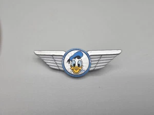 Prendedor de plástico Disney Donald Duck Stoffel Seals Jr Pilotos Alas Raro - Imagen 1 de 2
