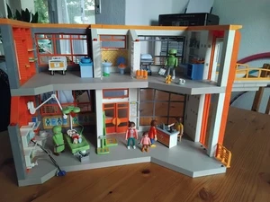 Playmobil 6657 Kinderkrankenhaus Kinderklinik mit viel Zubehör und OBA - Bild 1 von 11