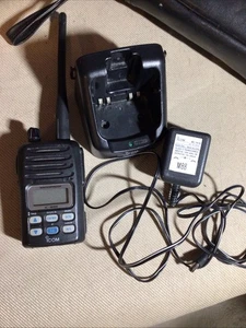ICOM Ic-m88 Handheld Vhf Marine Transceiver - Picture 1 of 4
