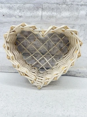 Vintage Heart Shaped Wicker Cottage Core Hanging Wall Basket Decor Rustic Farm - Image 1 of 4