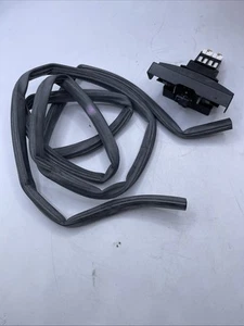 Kit de junta de pestillo de puerta para lavavajillas Electrolux Frigidaire original OEM 5304442175 - Imagen 1 de 7