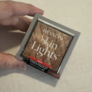 Revlon Skin Lights Prismatic Highlighter In Twilight Gleam 202 New .28 Oz - Picture 1 of 3