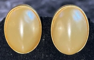 Vintage Gold Tone Clip On Earrings Jewelry XP-32 - Picture 1 of 6
