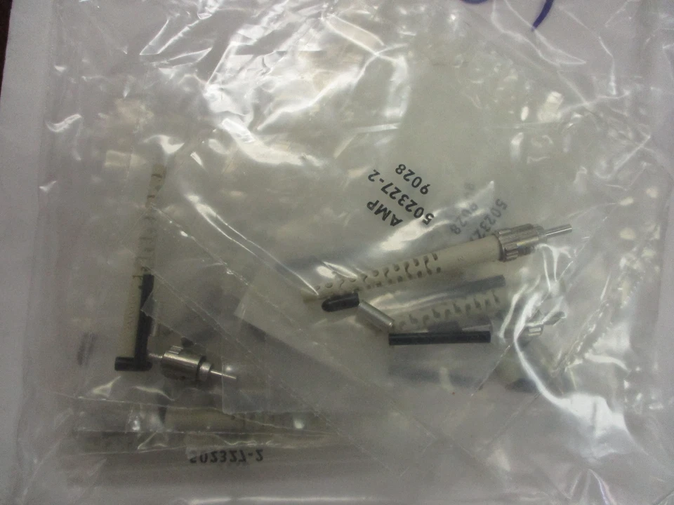 AMP 502327-2 (9028) New Fiber Optic Connector 2.5mm Bayonet (QTY 10) - Image 1 of 1