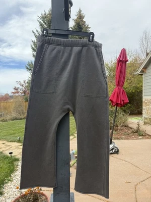 Pantalón de chándal ligero entrepierna caída Nili Lotan talla S en gris. NUEVO SIN ETIQUETAS. Ventas al por menor $290 Foto 1 de 4
