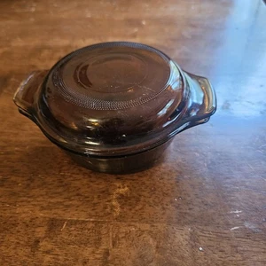 Cazuela para hornear vintage Fire King Anchor Hocking #472 marrón ámbar con tapa - Imagen 1 de 3