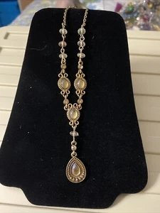 Ciondolo Vintage Avon Perline Y Acrilico Ambra Tono Oro 15+"" DAVone13-2 - Foto 1 di 3